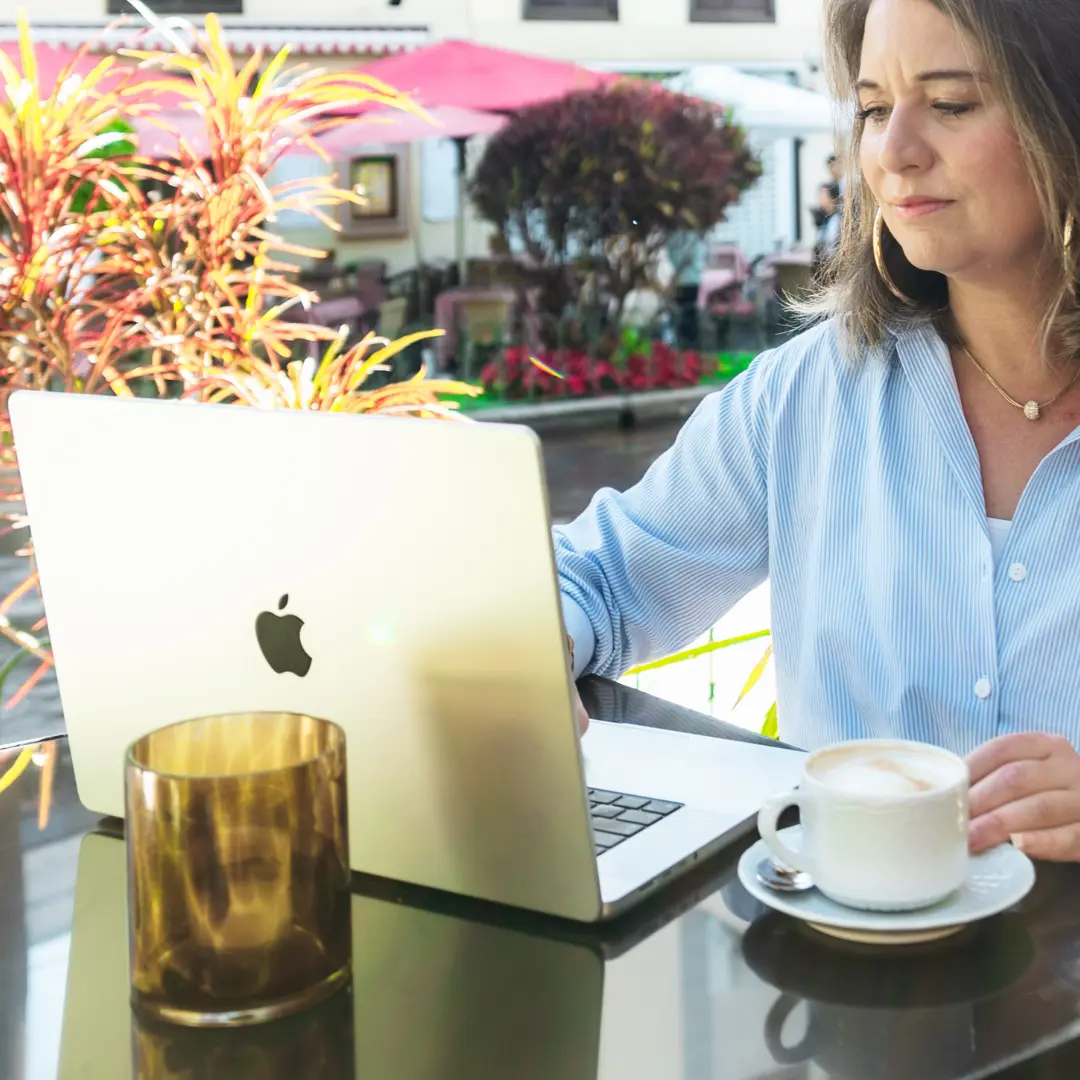 AI automatizálás cégeknek - avagy készen állsz, vagy a káoszt automatizálod? 1 AI automatizálás cégeknek lépésről lépésre: konkrét példák, forintos költségek, eszközök összehasonlítása és a buktatók, amiről senki nem beszél. Gyakorlati útmutató kisvállalkozóknak.
