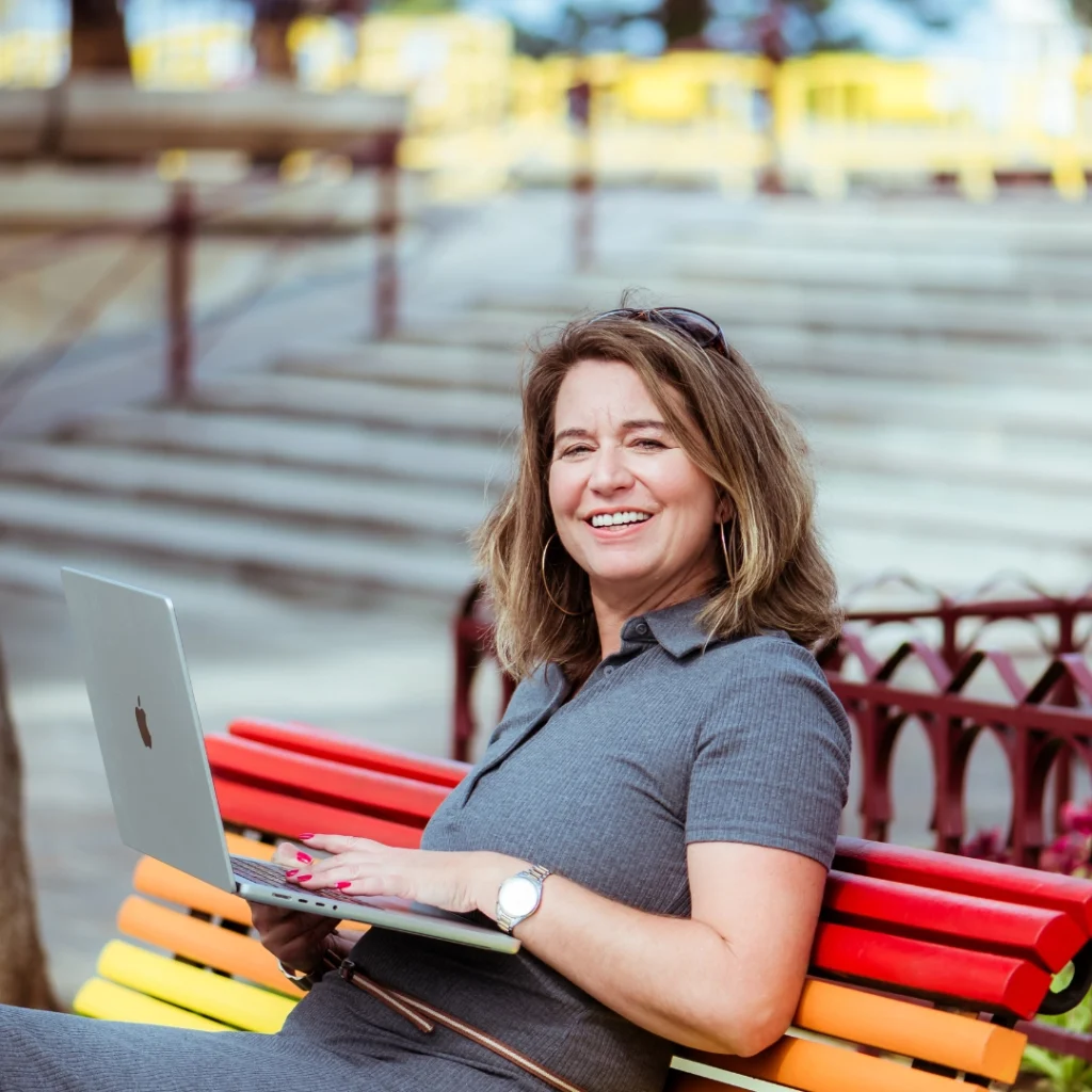 Kivettem 4 hónap alkotói szabadságot. Így lettem Make.com Expert ez alatt 7 Susana Toth, üzleti automatizálási szakértő, Make.com expert